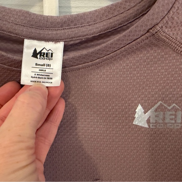 REI Kids Mauve Long Sleeve Lightweight Activewear Tee, Girls Small (8). - Picture 4 of 7